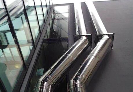 Klar, dass dieses nur mit einem optimalen Abgassystem, das allen funktionellen und optischen Anforderungen gerecht wird, erweitert werden konnte. Das System von AHRENS war daher erste Wahl.