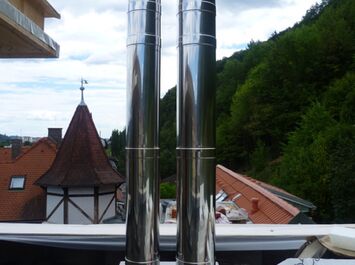 Mehrfamilienhaus - AHRENS CIE mit ACEV Schornsteinverlängerung