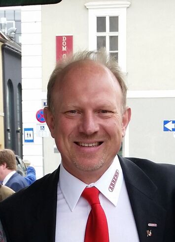 Stefan Mitheis, Außendiensttechniker für Kaminneubau