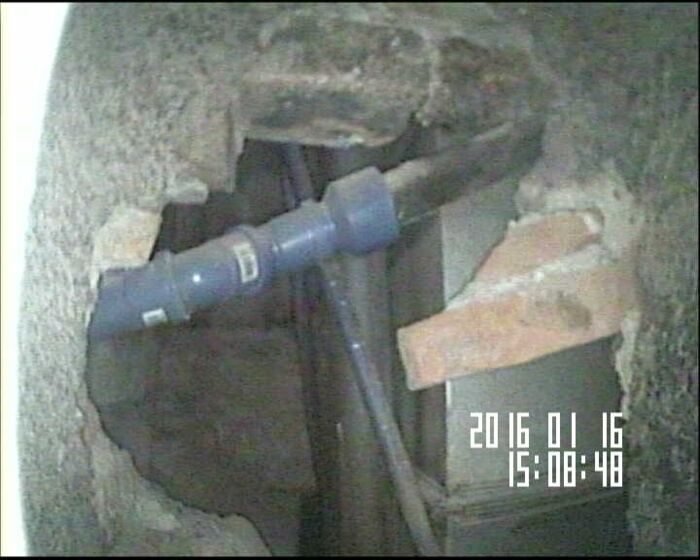 Stemm- und Installationsarbeiten im Bereich des Kamins