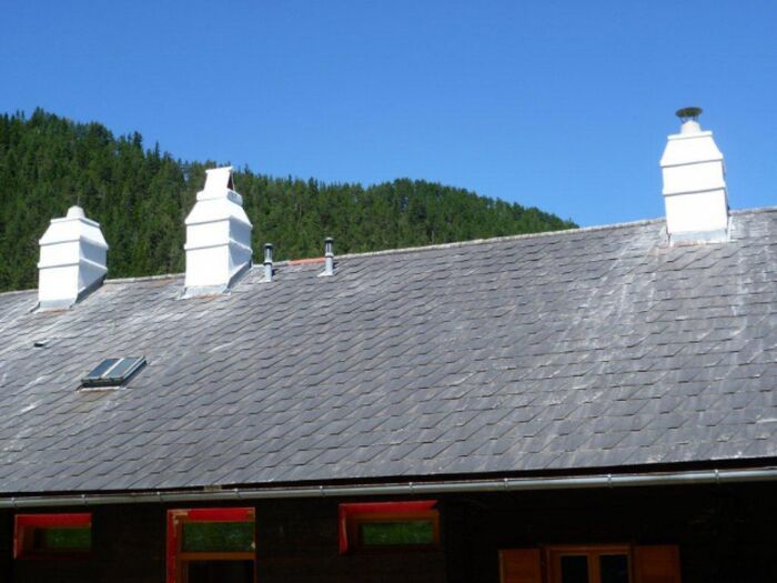 Jagdhütte - Sanierung Kaminköpfe und Einziehen von Keramikrohren