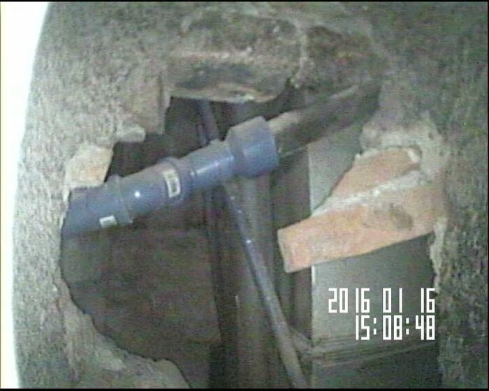 Stemm- und Installationsarbeiten im Bereich des Kamins